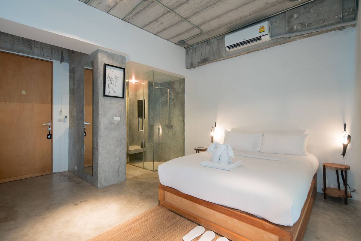 Minibar, caja fuerte, wifi gratis y ropa de cama