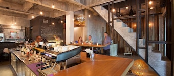 ELLA Bar, Bistro & Bed