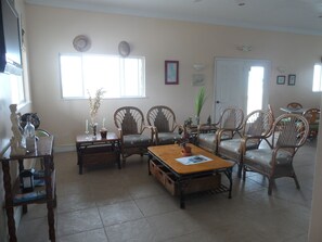 Interior - Greenwich Creek Lodge (Deadmans Cay)
