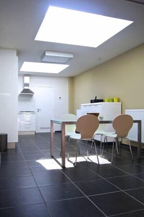 Talo, 2 makuuhuonetta | Ruokailu omassa huoneessa