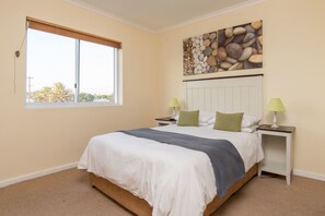 华丽公寓, 2 间卧室 | 客房内保险箱、熨斗/熨衣板、婴儿床、床单