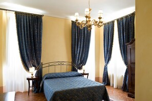 Classic, One Double Bed | Minibar, in-room safe, desk, laptop workspace - Villa Rinalducci (Fano)