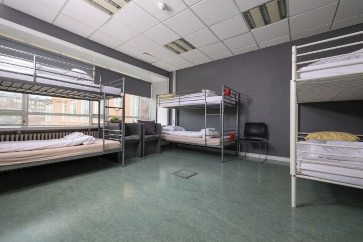 Bed In 6 People Female Dormitory, Free Parking