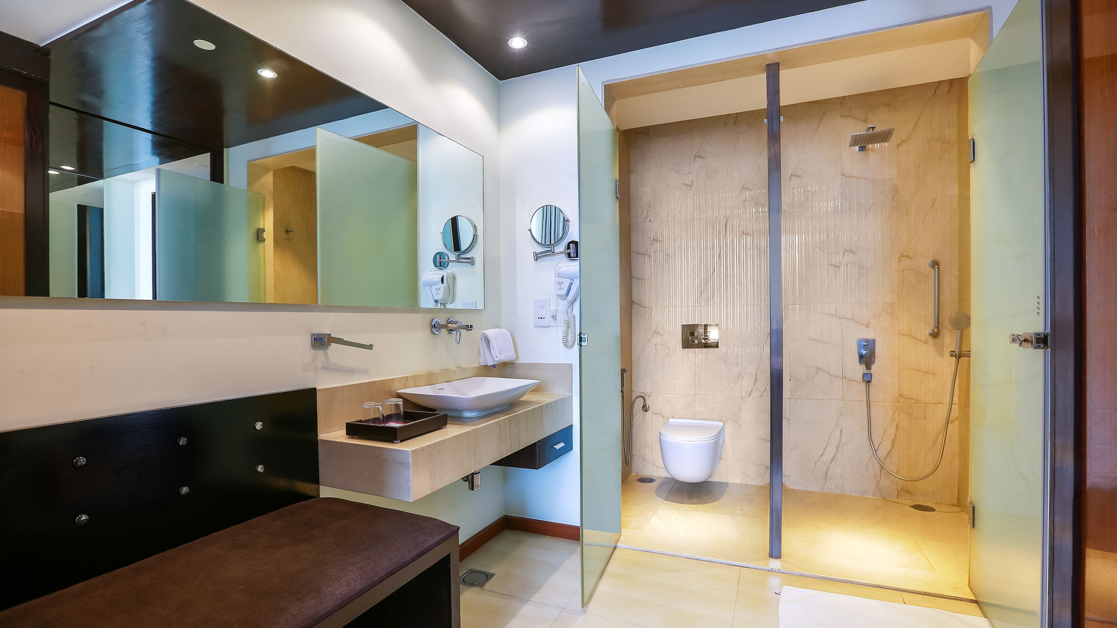 deluxe double room | bathroom | shower, rainfall showerhead, free toiletries, hair dryer