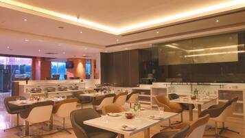 Tägliches Frühstücksbuffet gegen Gebühr