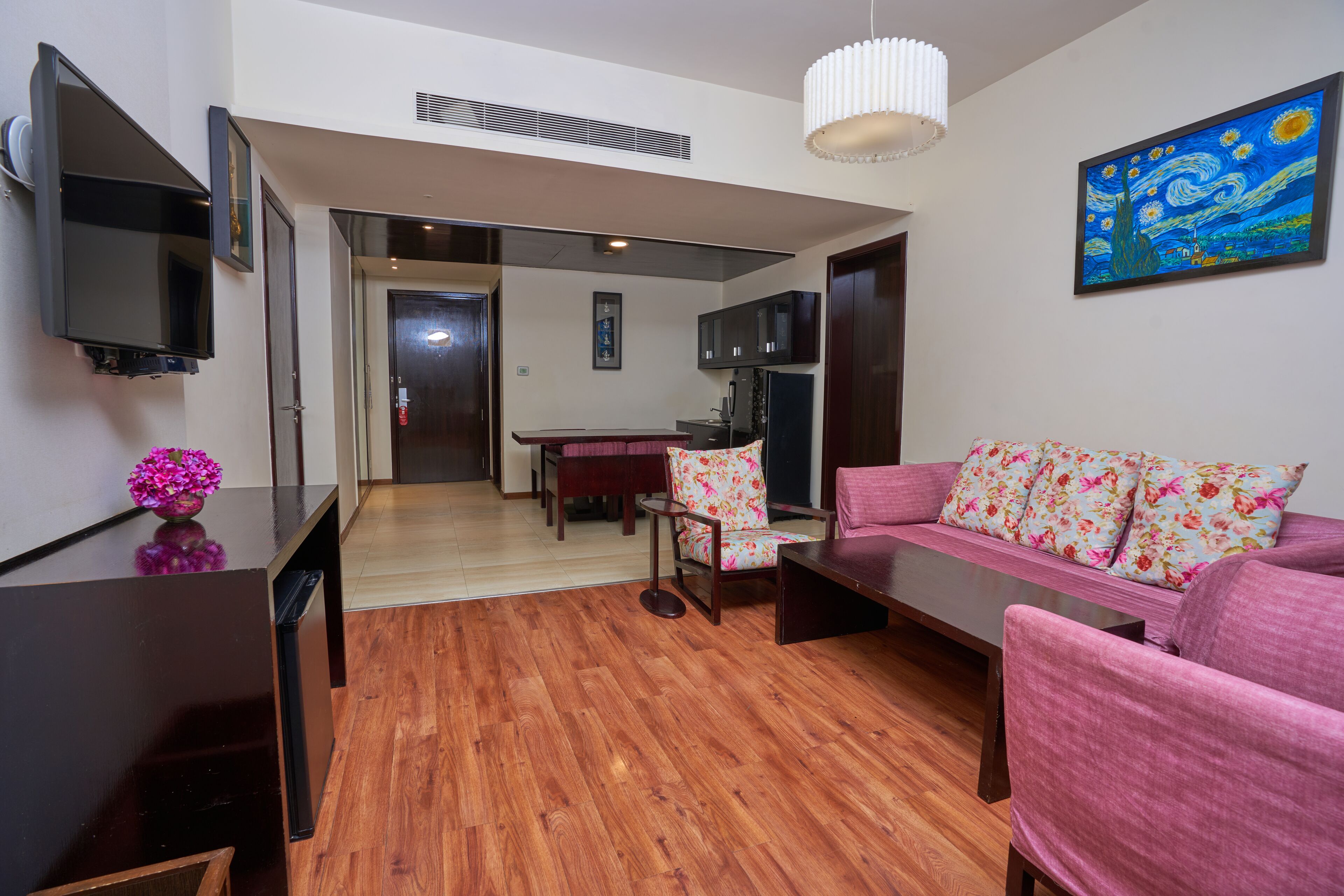 deluxe suite | living area | 40-inch led tv with satellite channels, tv
