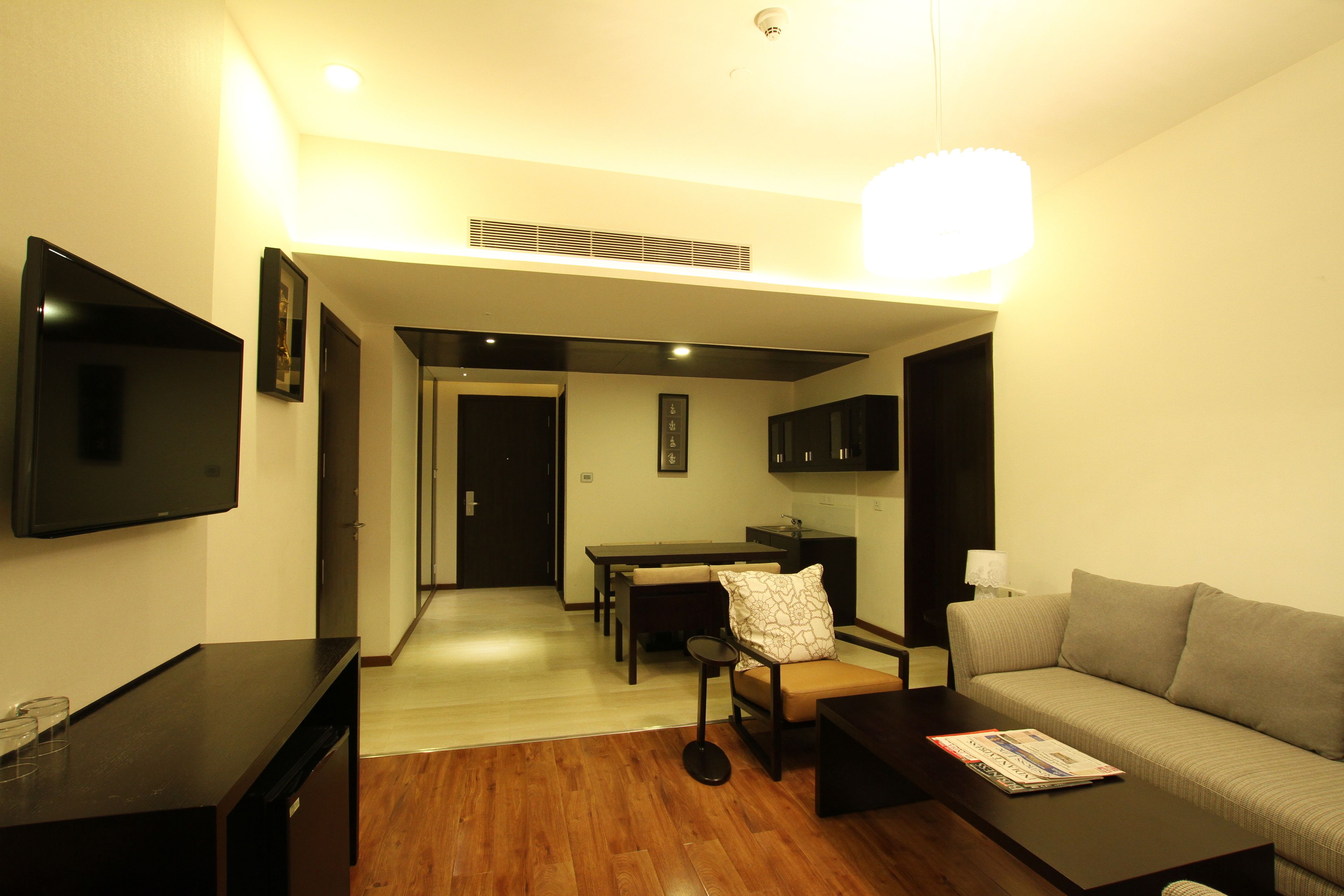 deluxe suite | private kitchenette | coffee/tea maker, electric kettle