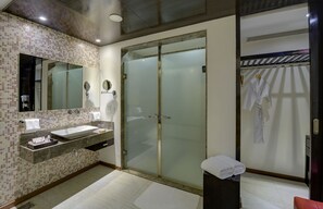 Deluxe Suite | Bathroom | Shower, rainfall showerhead, free toiletries, hair dryer - E Hotel (Chennai)