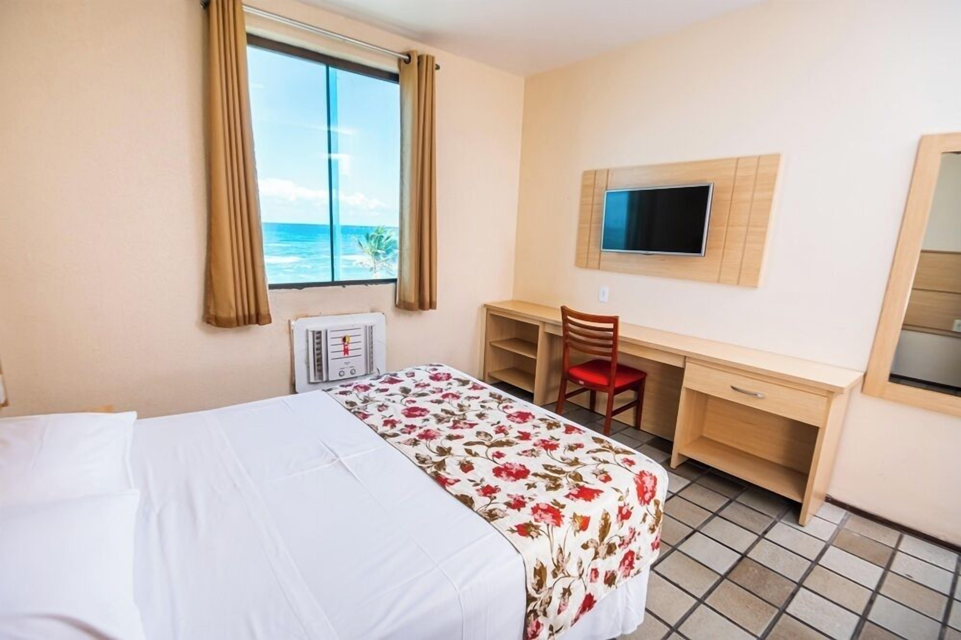 高级房 | 迷你吧、遮光窗帘、免费 WiFi、床单