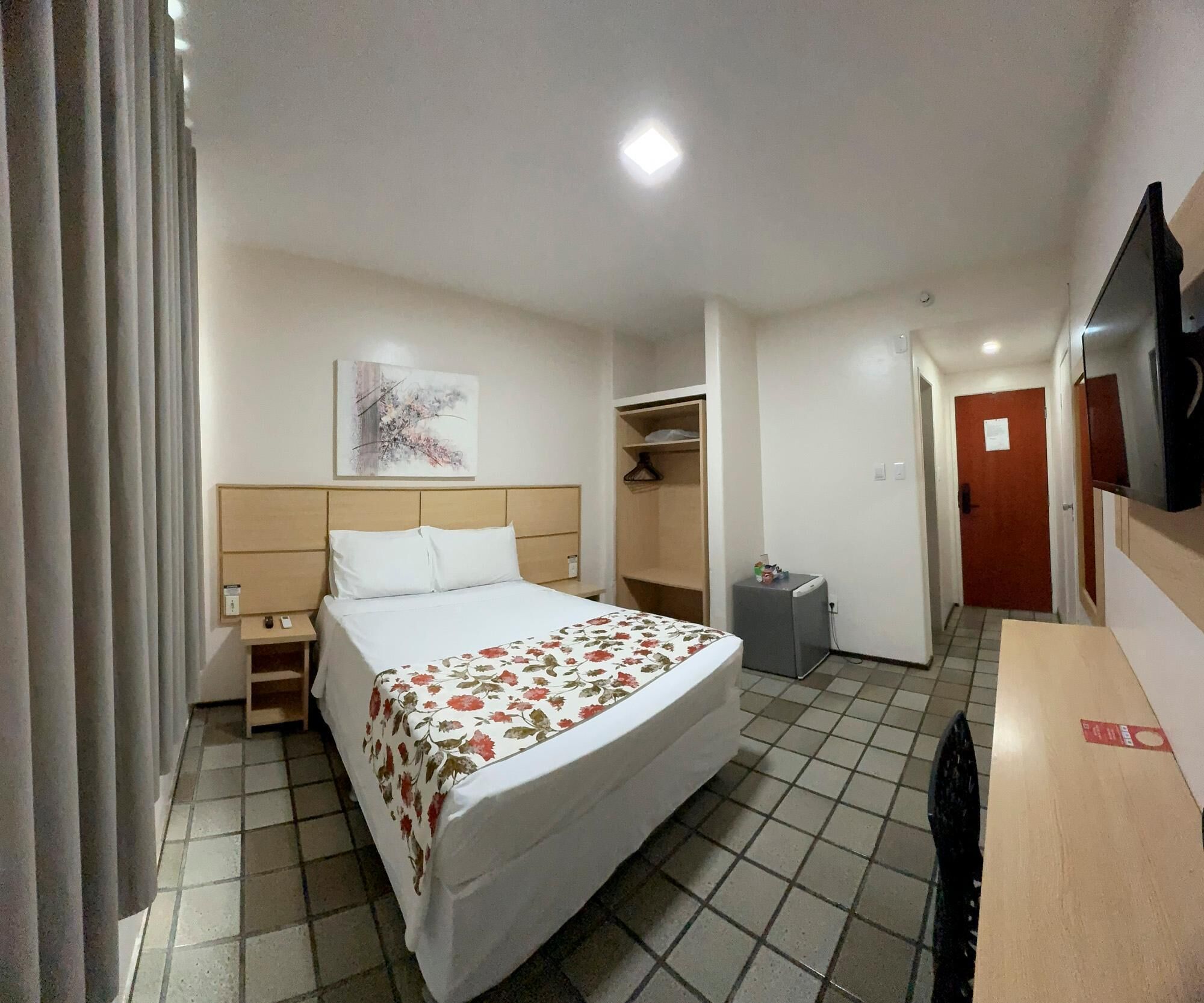 Minibar, rideaux occultants, Wi-Fi gratuit, draps fournis