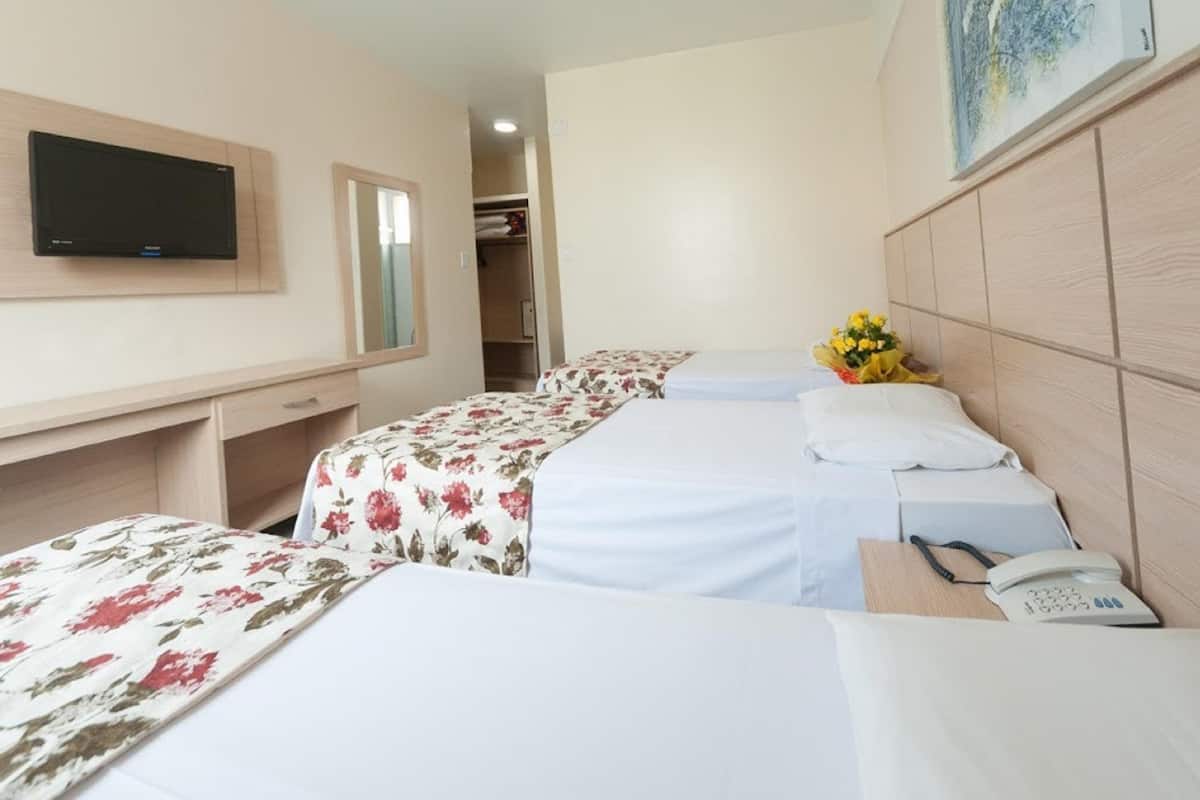 Frigobar, cortinas blackout, Wi-Fi de cortesia, roupa de cama