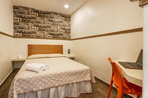 标准房 | 办公桌、笔记本电脑工作区、遮光窗帘、隔音