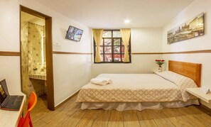 Standard Room | Desk, laptop workspace, blackout drapes, soundproofing - Hotel Templo Mayor (Mexico City)