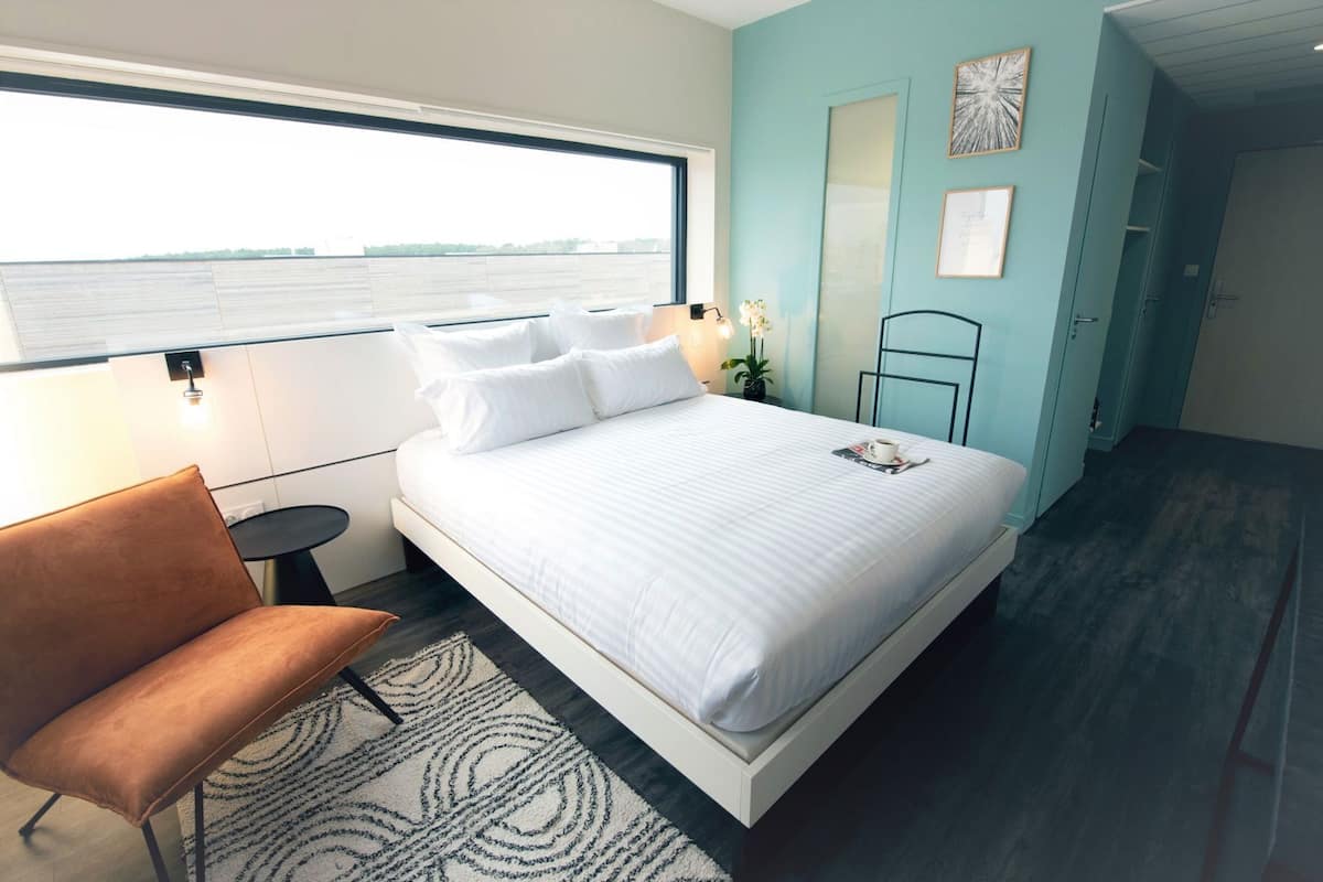 Premium bedding, pillow-top beds, in-room safe, desk