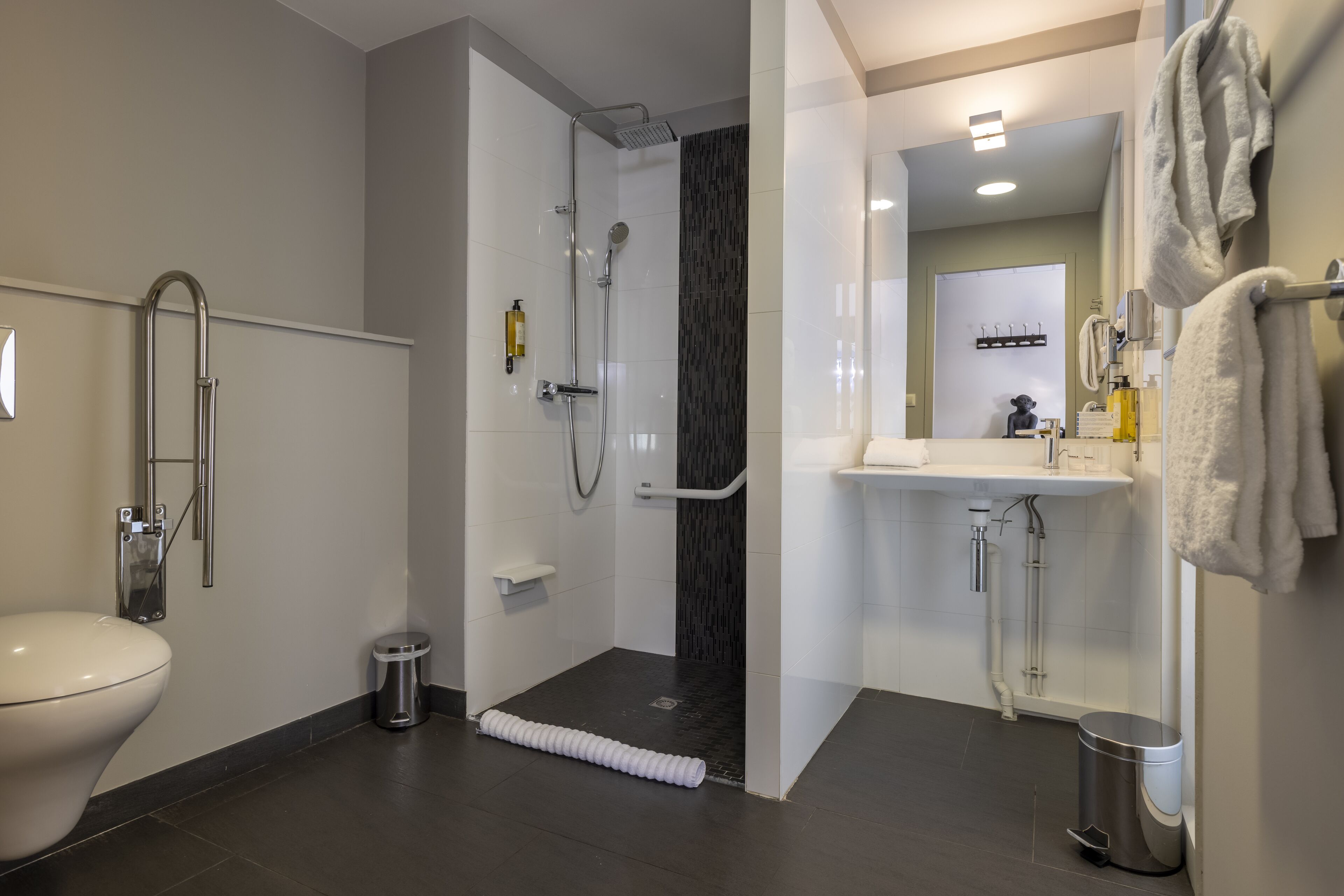 superior double room, 1 queen bed | bathroom | shower, free toiletries, hair dryer, towels