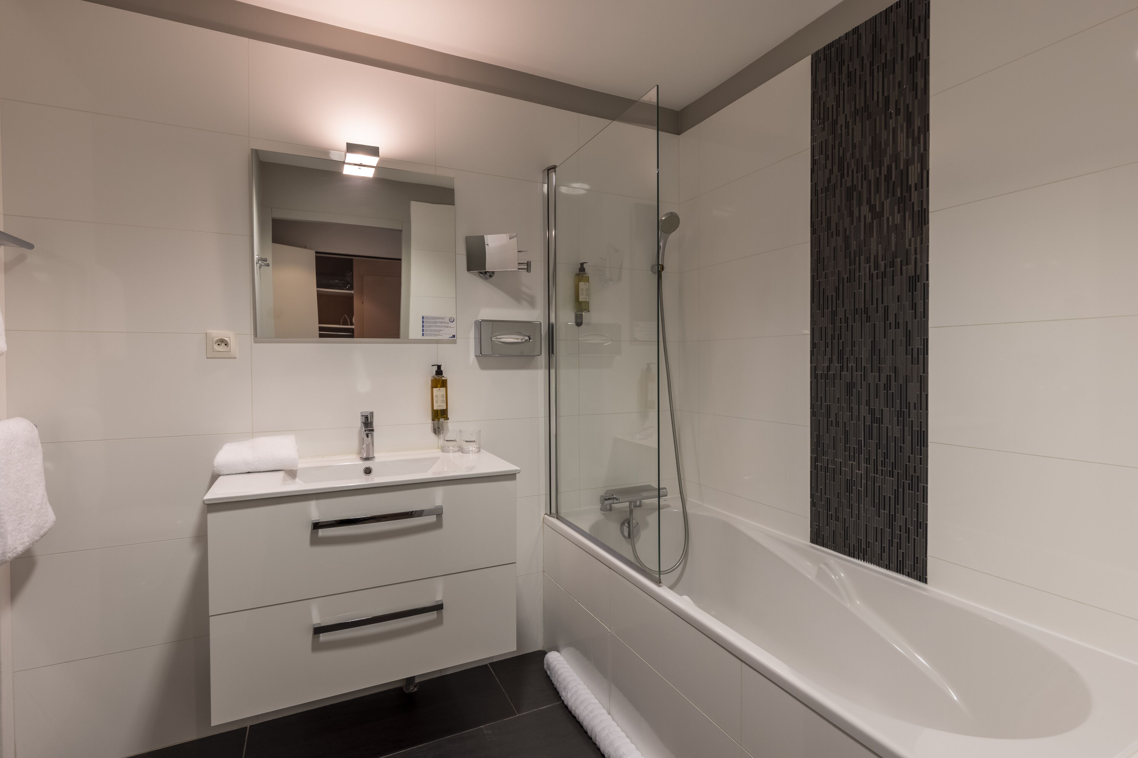 shower, free toiletries, hair dryer, towels