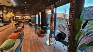 A modern interior with a bar area, seating, and large windows. - Padja Hotel & Spa, Vannes (Vannes)