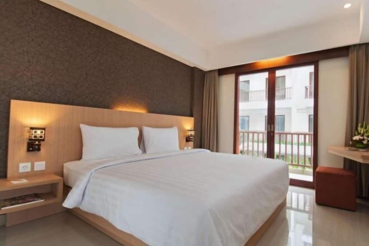 In-room safe, desk, iron/ironing board, free cribs/infant beds