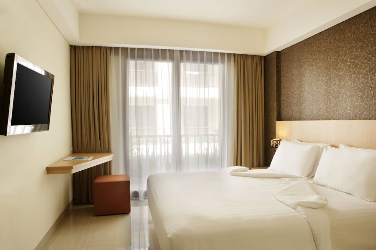 In-room safe, desk, iron/ironing board, free cribs/infant beds