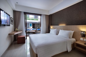 In-room safe, desk, iron/ironing board, free cribs/infant beds - Sense Sunset Hotel Seminyak (Seminyak)