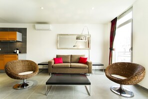 Standard Apartment, 1 Bedroom | Living area