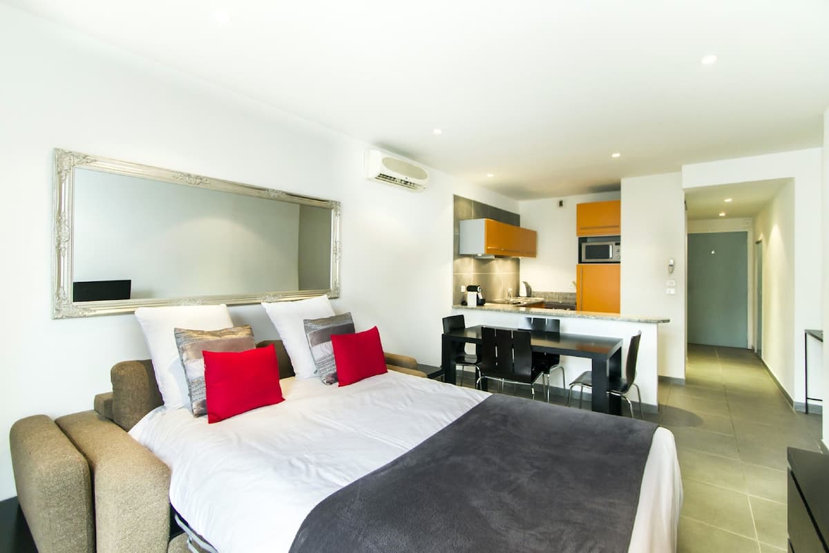 Standard Studio | Living area
