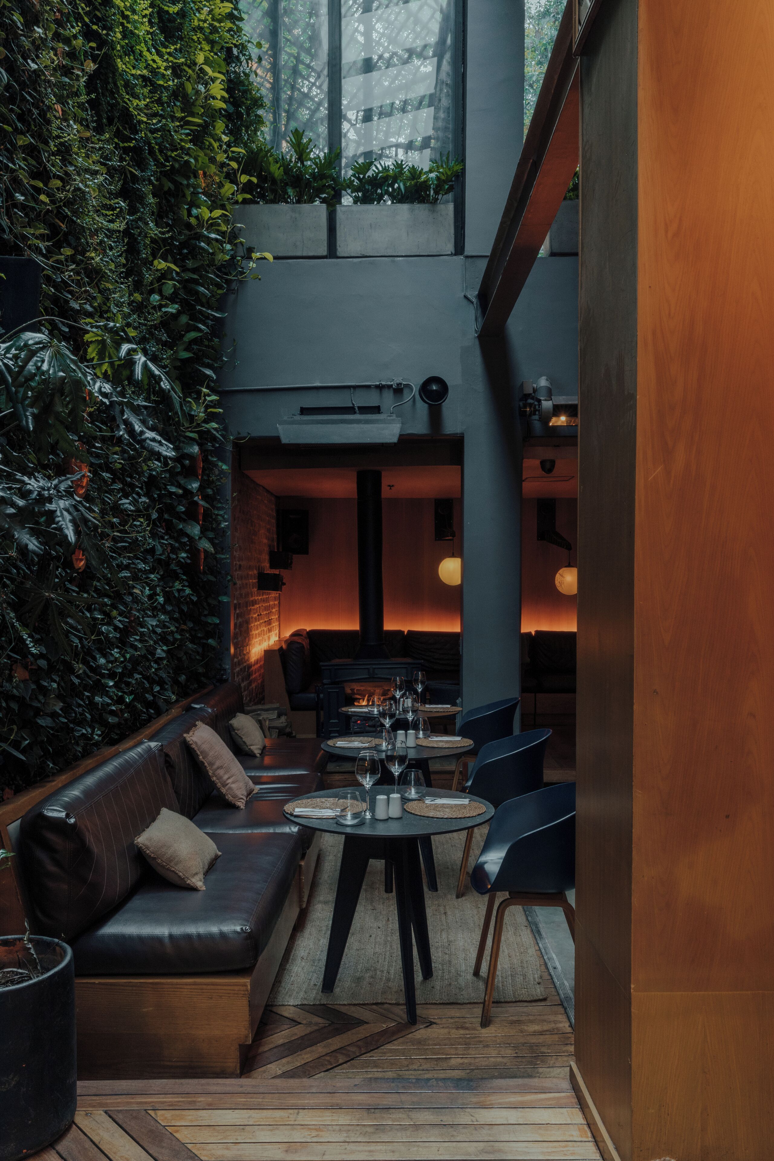 供应早餐、午餐和晚餐