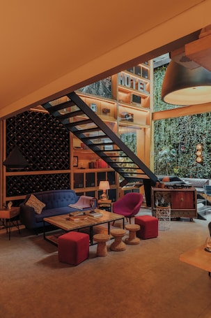 Breakfast, lunch and dinner served