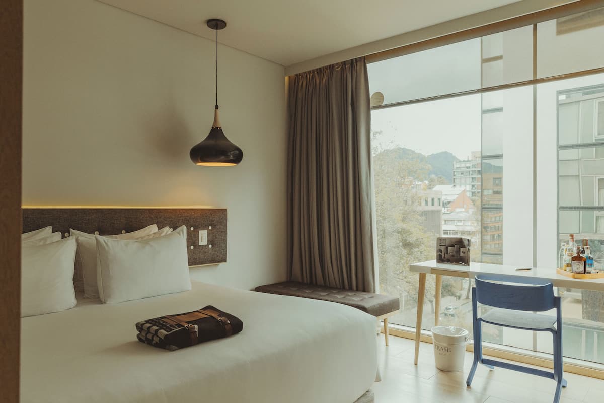 Standard Room (S) | Minibar, in-room safe, desk, laptop workspace