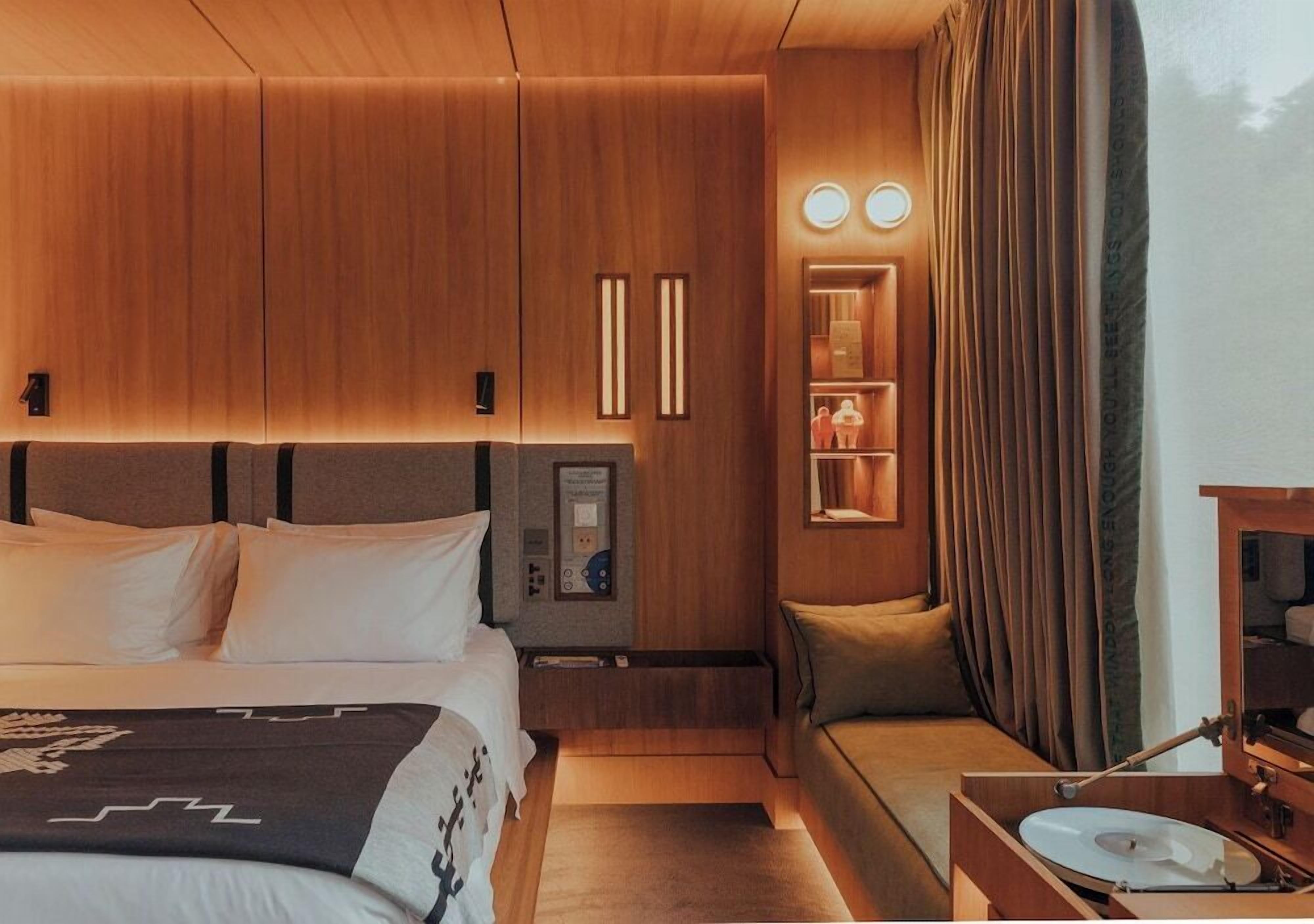 Premium bedding, minibar, in-room safe, desk