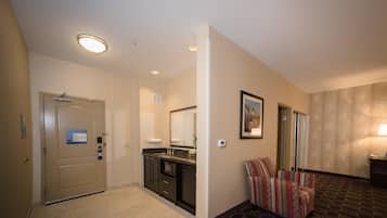 King Suite, Studio | Private kitchen | Fridge, microwave, coffee/tea maker