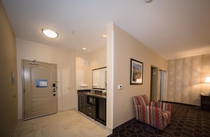King Suite, Studio | Private kitchen | Fridge, microwave, coffee/tea maker