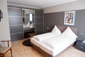 Bureau, rideaux occultants, lits pliants/supplémentaires, Wi-Fi gratuit