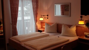 Kahden hengen huone | 1 makuuhuone, tallelokero huoneessa, yksilöllisesti sisustettu