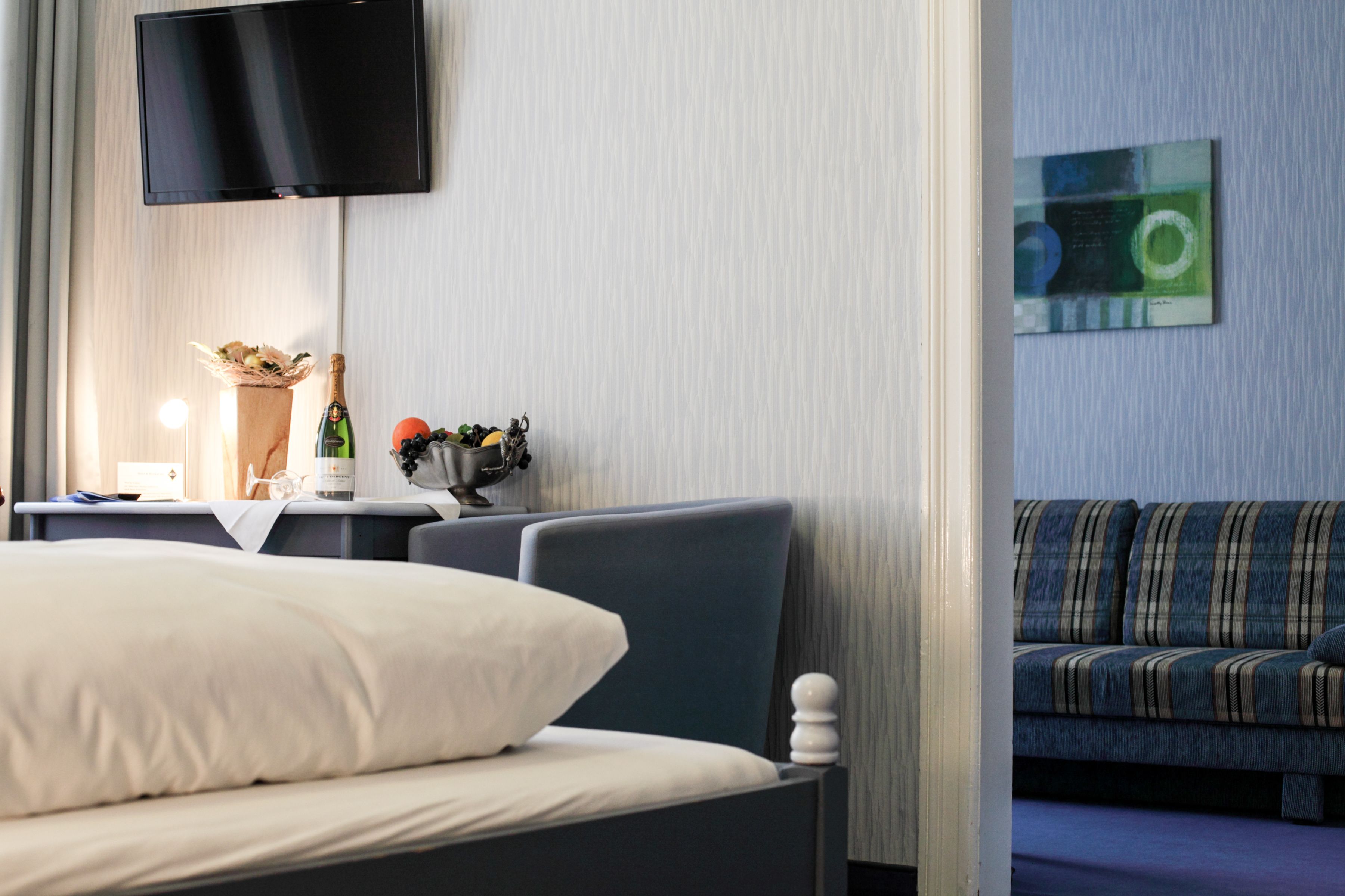 classic room, 2 bedrooms | 1 bedroom, minibar, in-room safe, desk