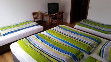 Vierbettzimmer | Allergikerbettwaren, kostenloses WLAN, Bettwäsche