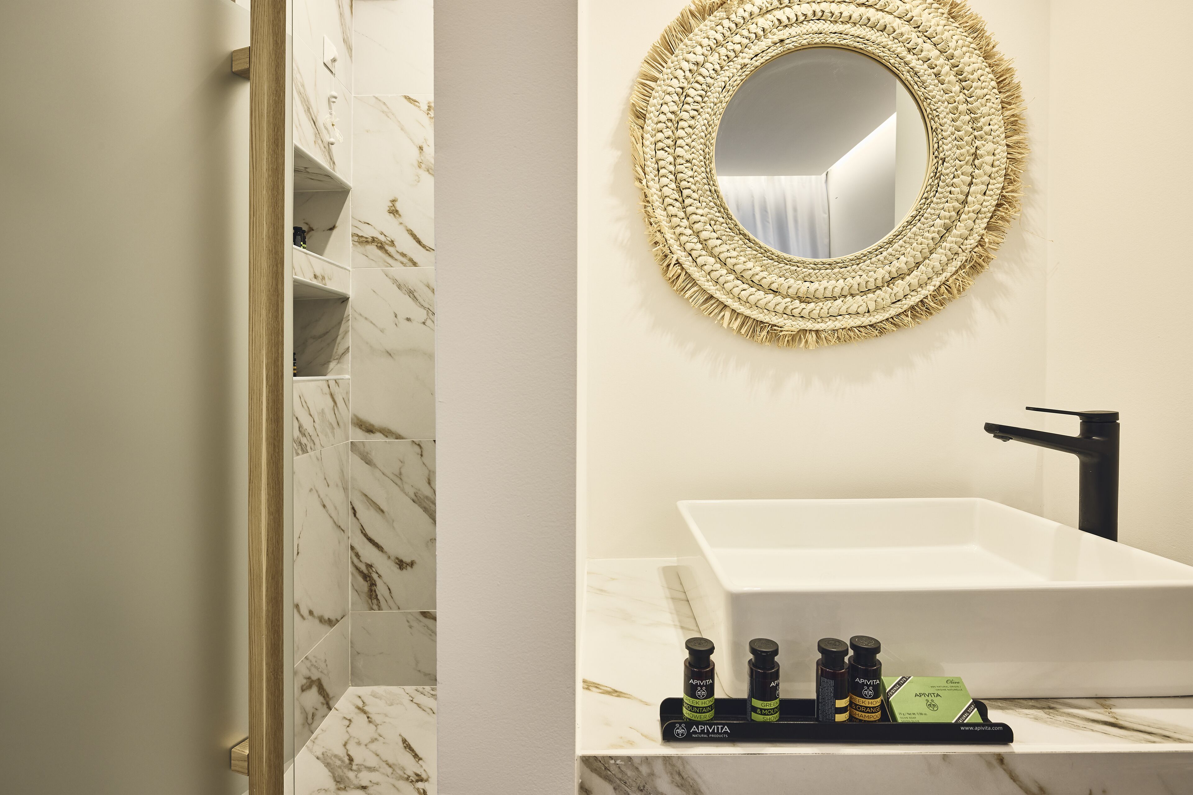 deluxe double room, sea view | bathroom | shower, free toiletries, hair dryer, slippers