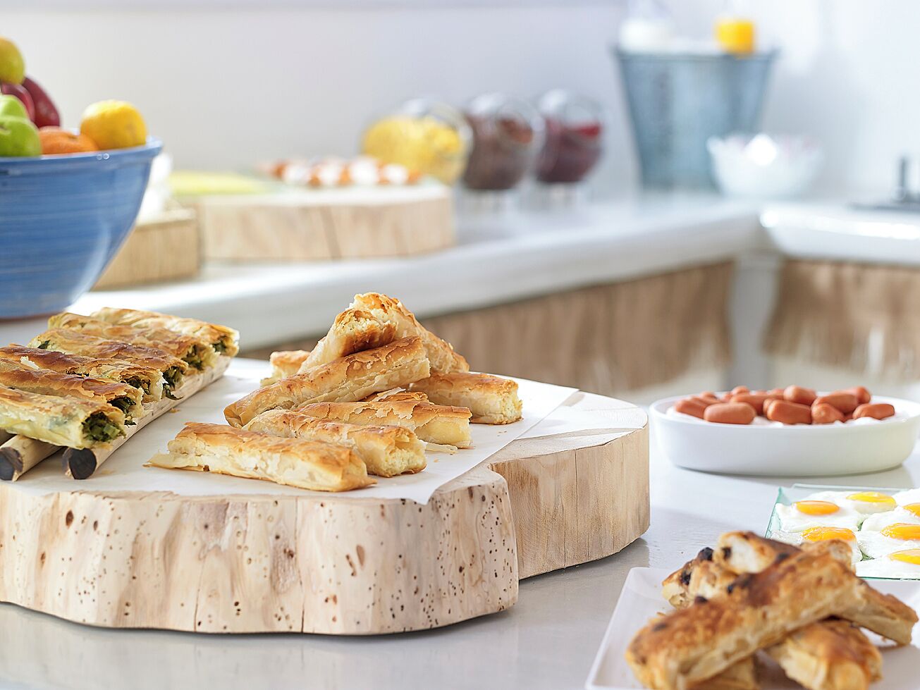 Free daily buffet breakfast