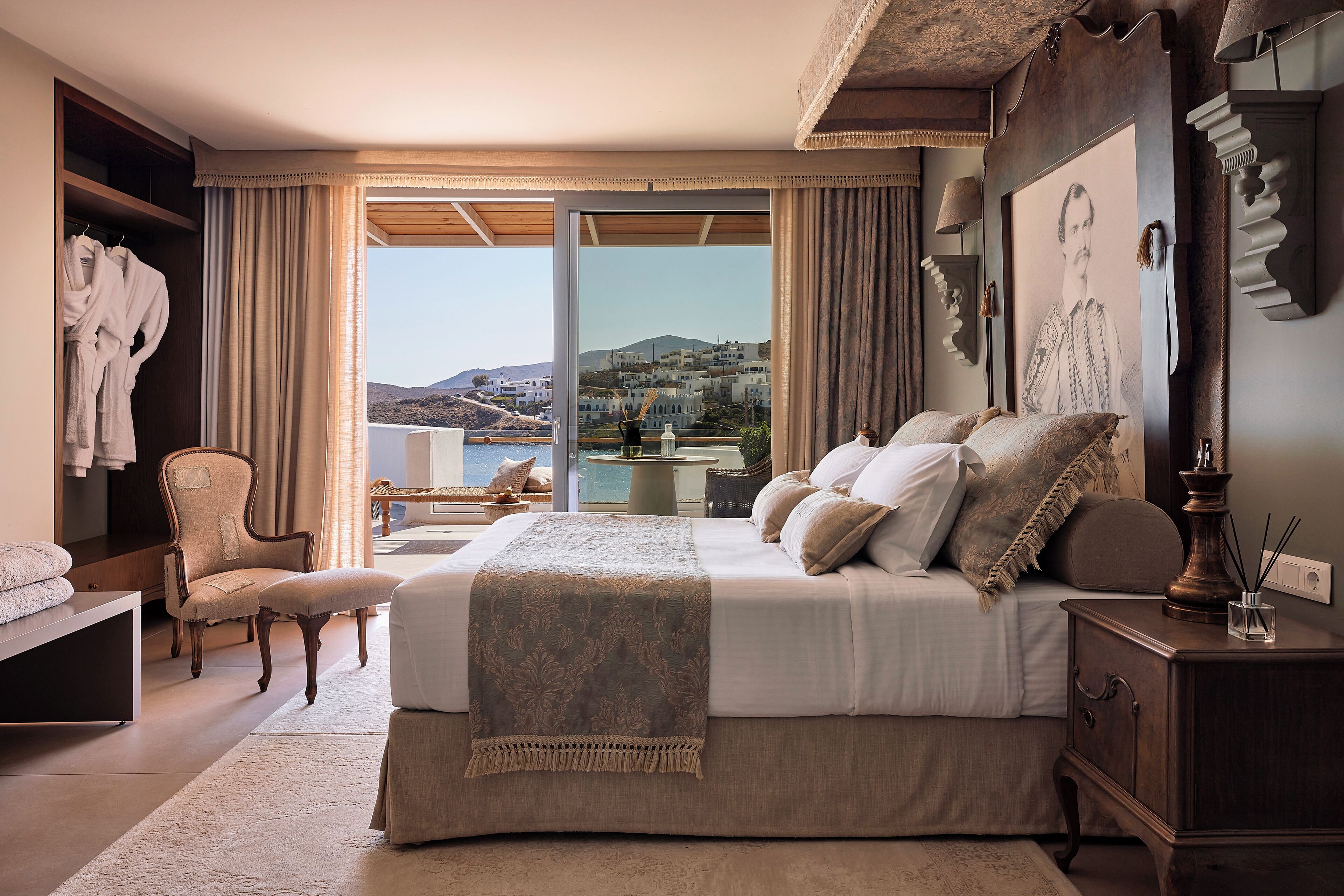 signature suite with sea view & hot tub | 1 bedroom, minibar, blackout curtains, free wifi