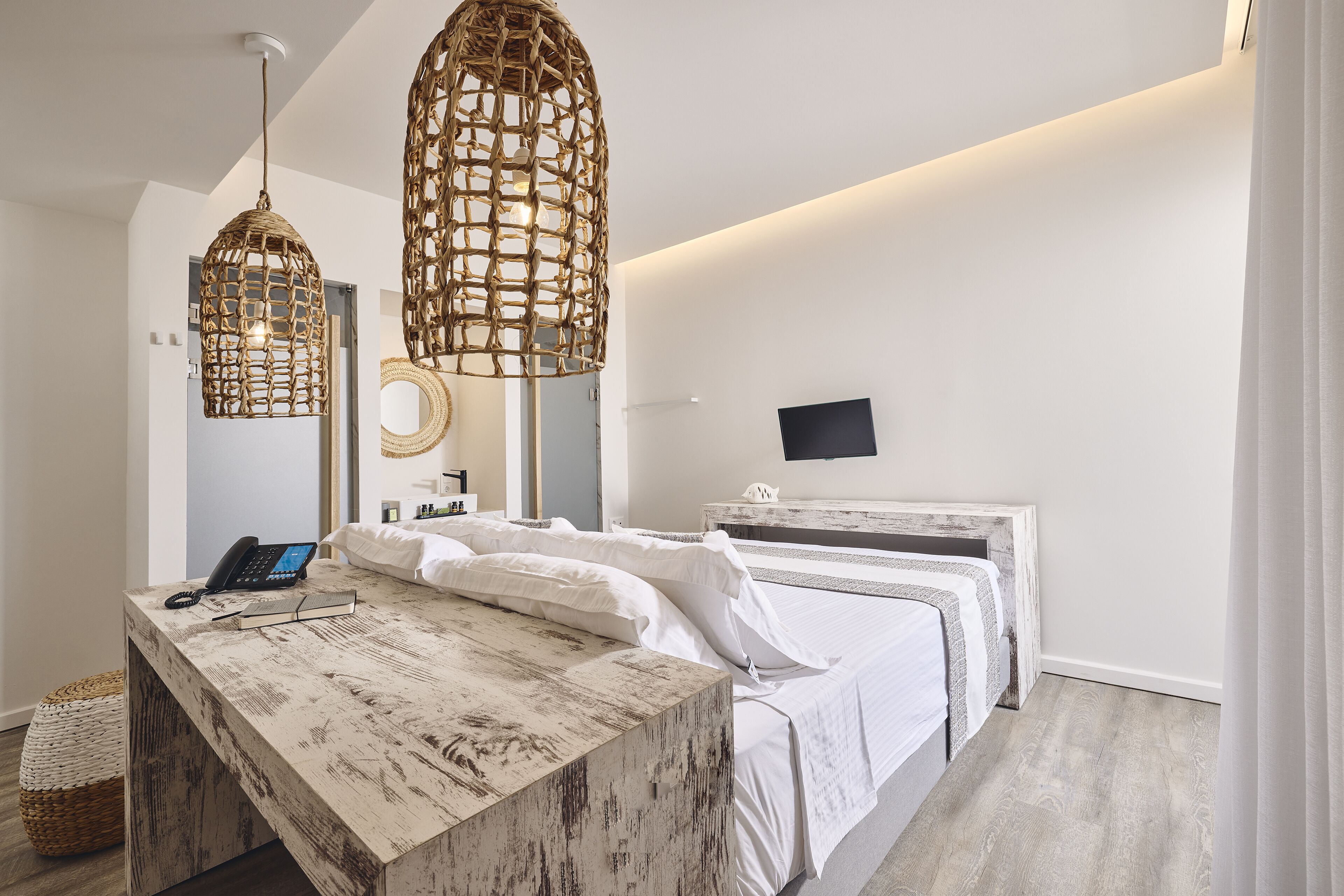 deluxe double room, sea view | 1 bedroom, minibar, blackout curtains, free wifi