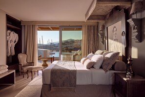 Signature Suite with Sea View & Hot Tub | Minibar, blackout drapes, free WiFi, bed sheets - Kythnos Bay Hotel (Kithnos)
