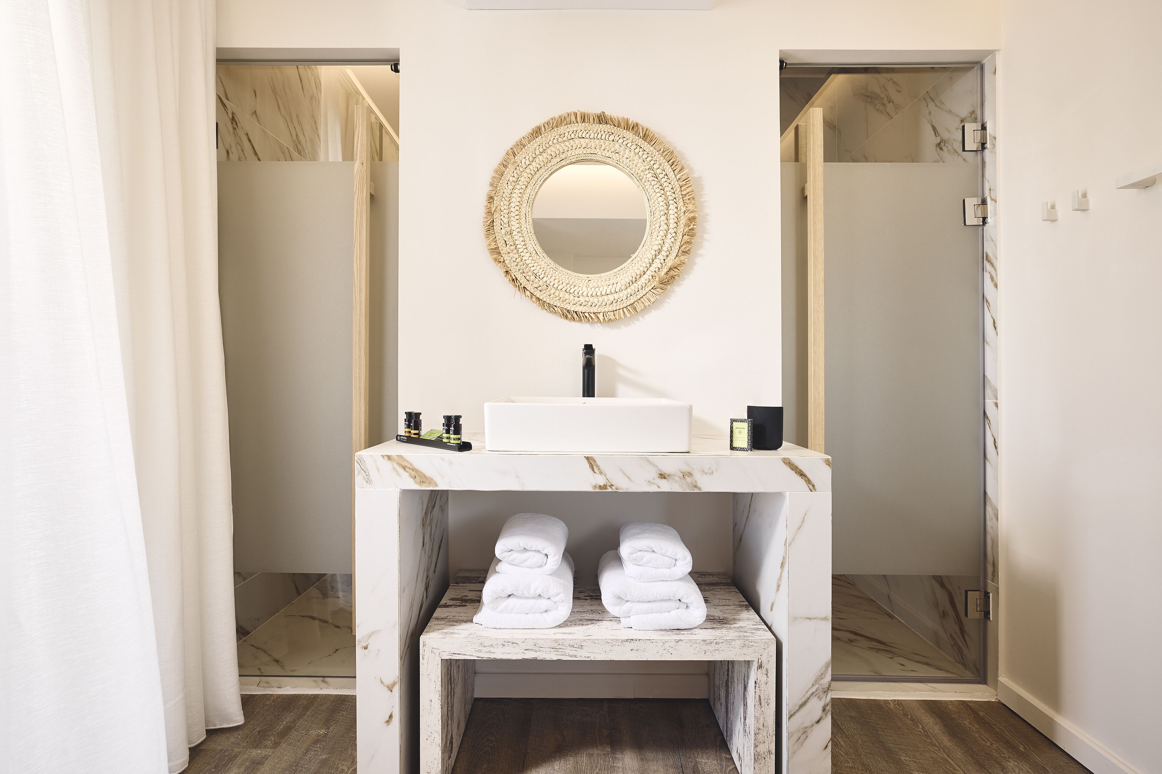 deluxe double room, sea view | bathroom | shower, free toiletries, hair dryer, slippers