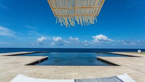 Outdoor pool - The Trident Hotel (Port Antonio)