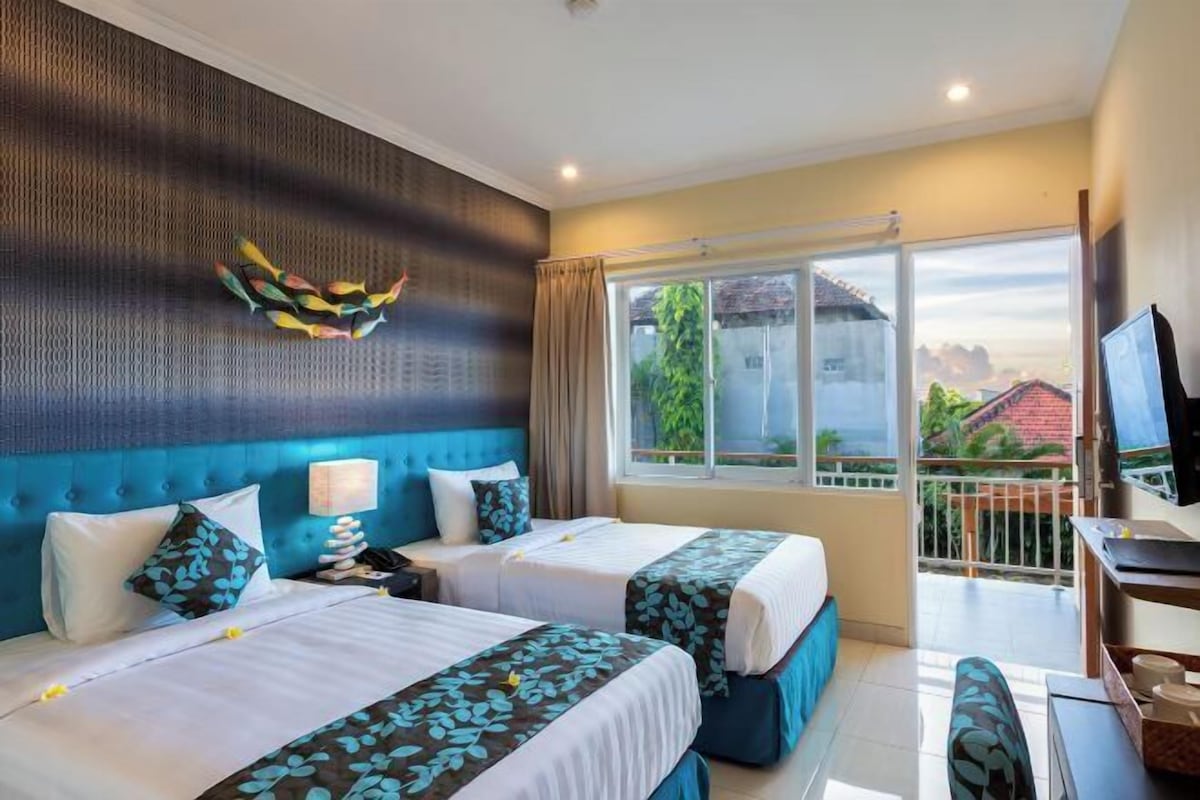 Premium bedding, in-room safe, desk, free WiFi