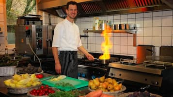 Frokost, lunsj og middag serveres