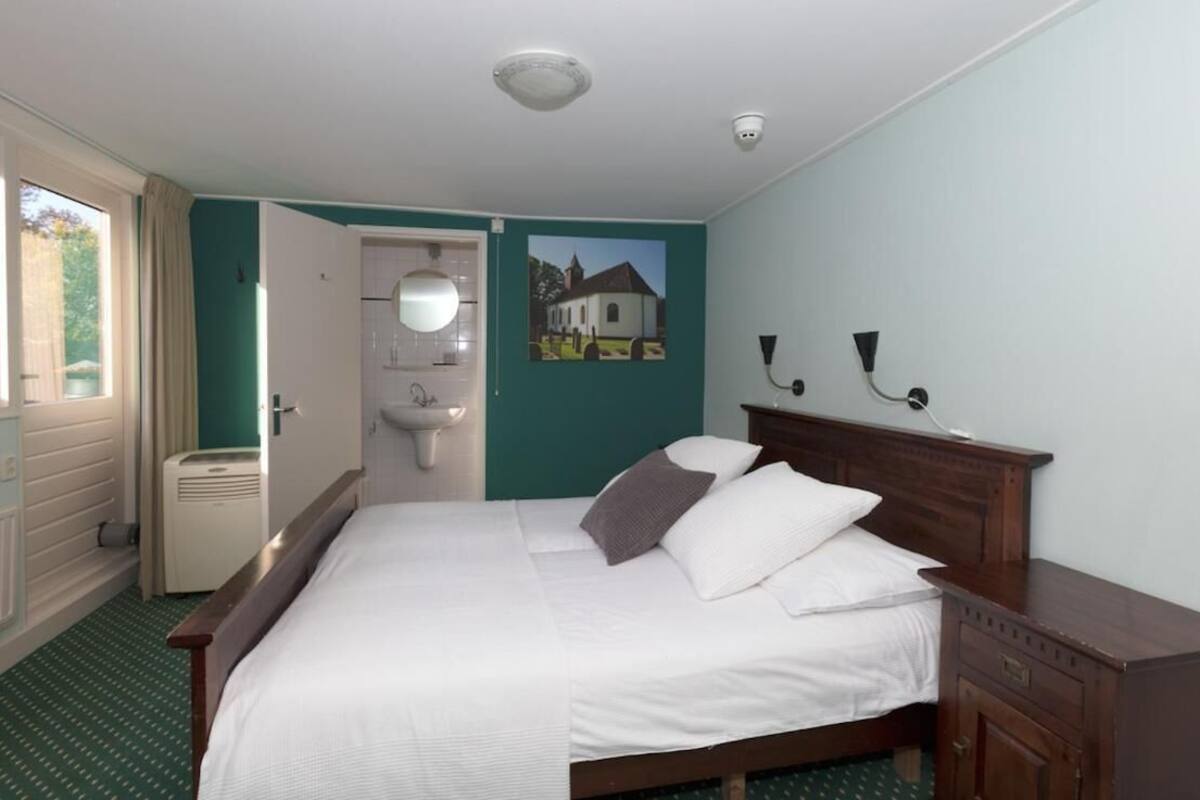 cots/infant beds, free wifi, bed sheets, wheelchair access
