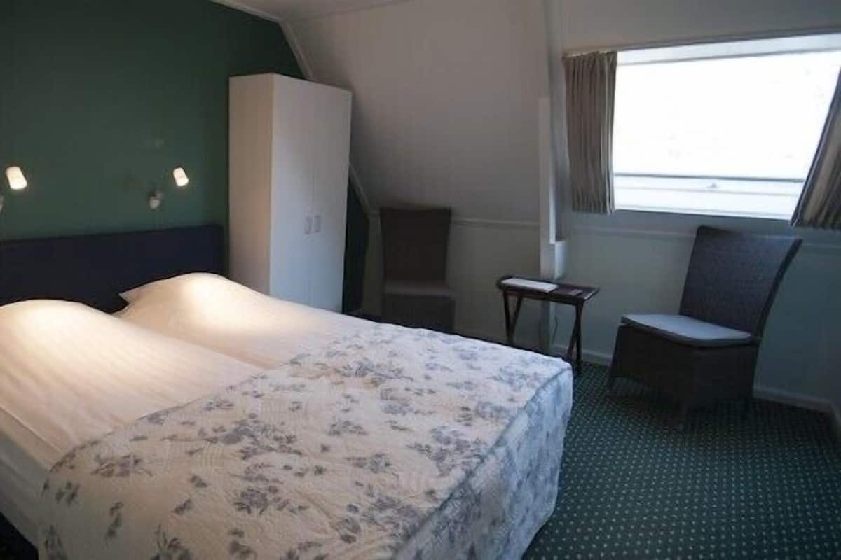 Standard Double Room | Cots/infant beds, free WiFi, bed sheets, wheelchair access