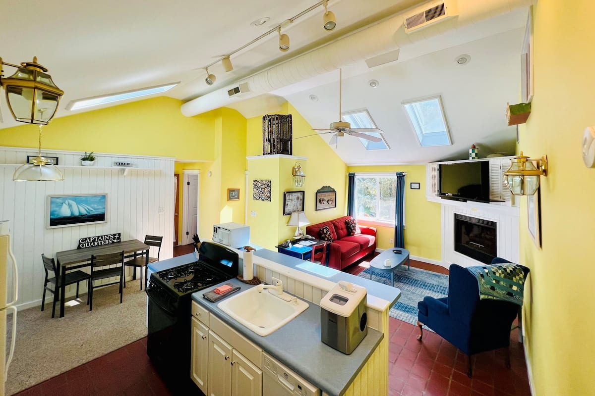 Superior Triple Room, Ensuite (Captain Whittaker ) | Private kitchen
