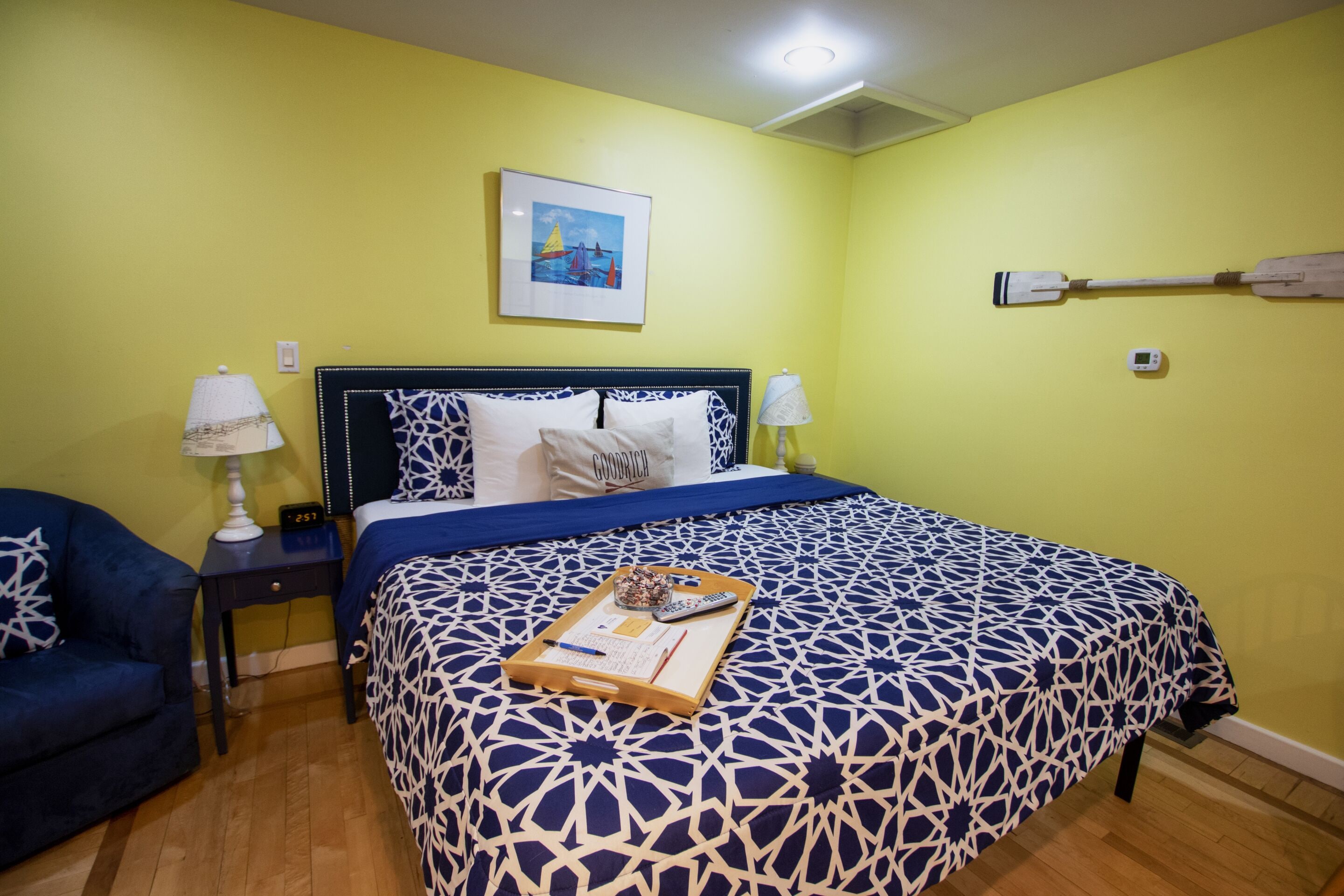 高级开间, 独立浴室, 庭院景观 (Goodrich Room)