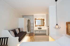 Kamer (Superior Suite, Jetted Tub in Balcony) | Badkamer | Gratis toiletartikelen, een haardroger, handdoeken